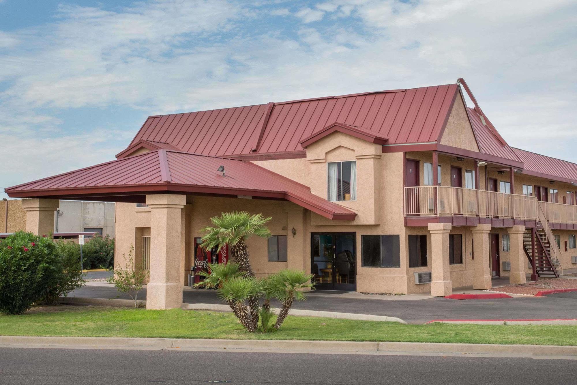 Knights Inn Phoenix At N Black Canyon Hwy Exterior photo